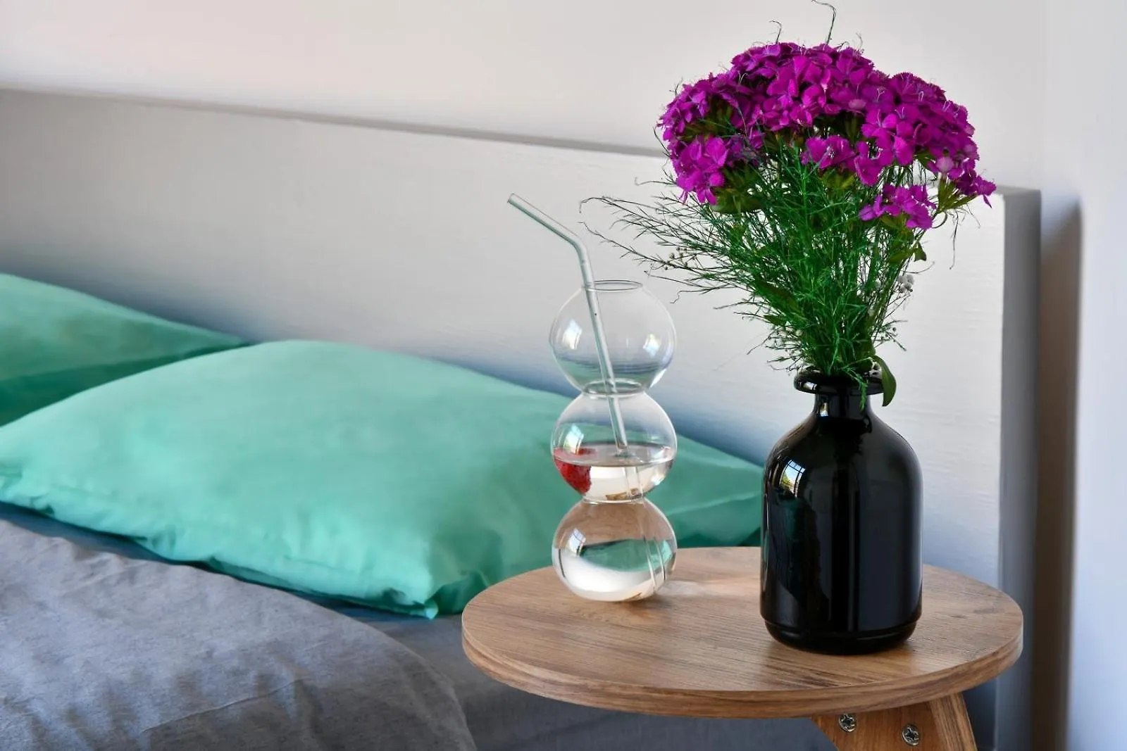 Galata Tower Is Almost In Your Bedroom And In The Balconies Rooftop Terrace With Golden Horn View Estambul Turquía