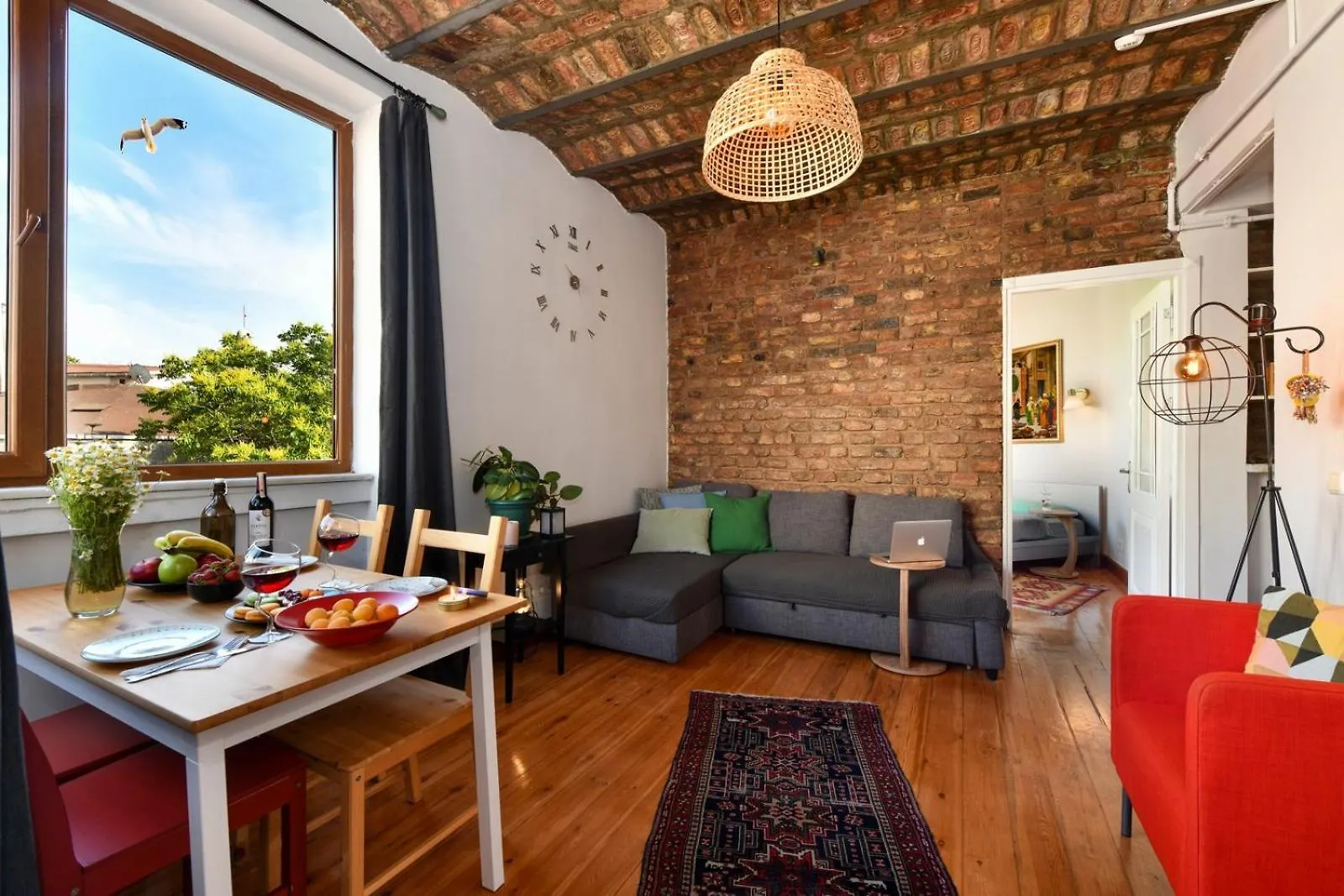 Galata Tower Is Almost In Your Bedroom And In The Balconies Rooftop Terrace With Golden Horn View Estambul