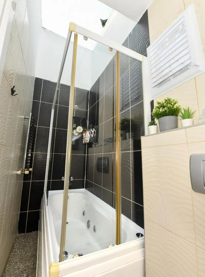 Apartamento Galata Tower Is Almost In Your Bedroom And In The Balconies Rooftop Terrace With Golden Horn View Estambul