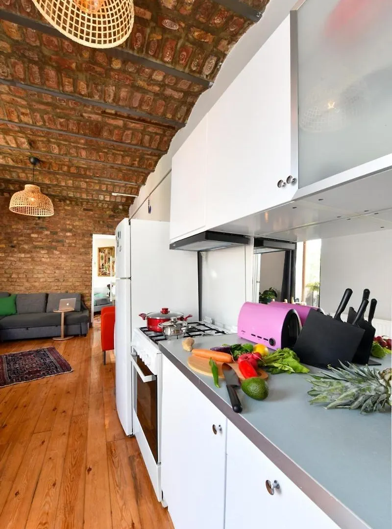 Galata Tower Is Almost In Your Bedroom And In The Balconies Rooftop Terrace With Golden Horn View Κωνσταντινούπολη