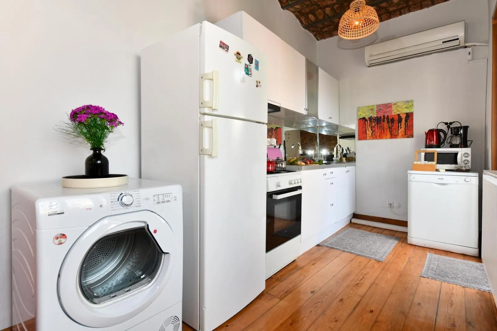 Galata Tower Is Almost In Your Bedroom And In The Balconies Rooftop Terrace With Golden Horn View Κωνσταντινούπολη